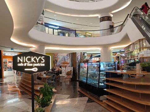 nickys-cafe-phoneix-mall
